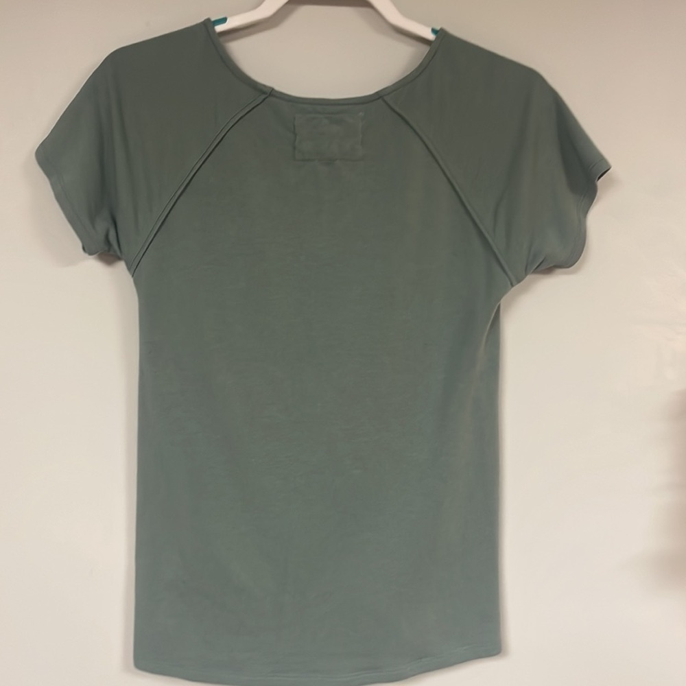 Cupio sage green  twist top S/P, v neck, tucked hemline short sleeve Tee - Picture 4 of 7